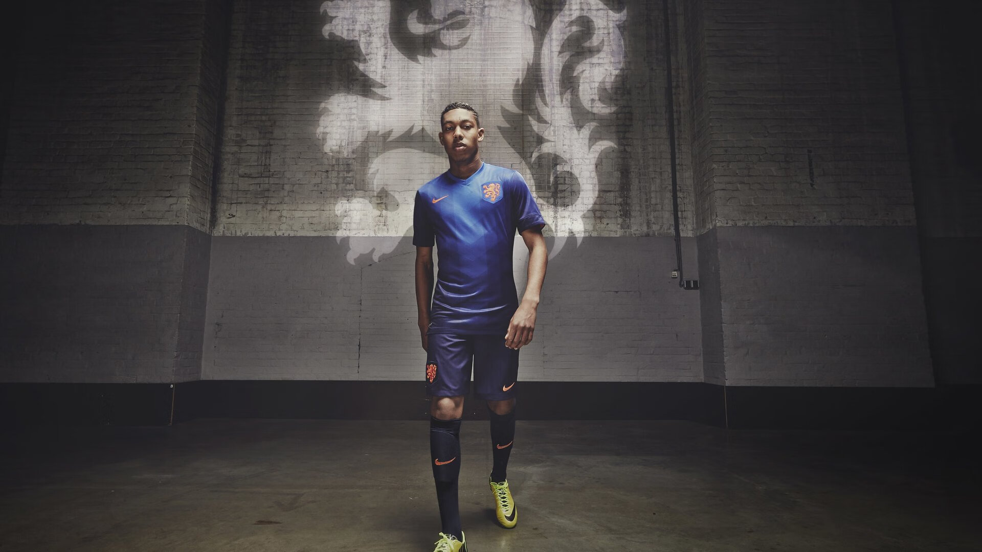 2018年首轮季后赛：库里在最后2分钟，连续投中三记三分，实现“鸟枪换炮”