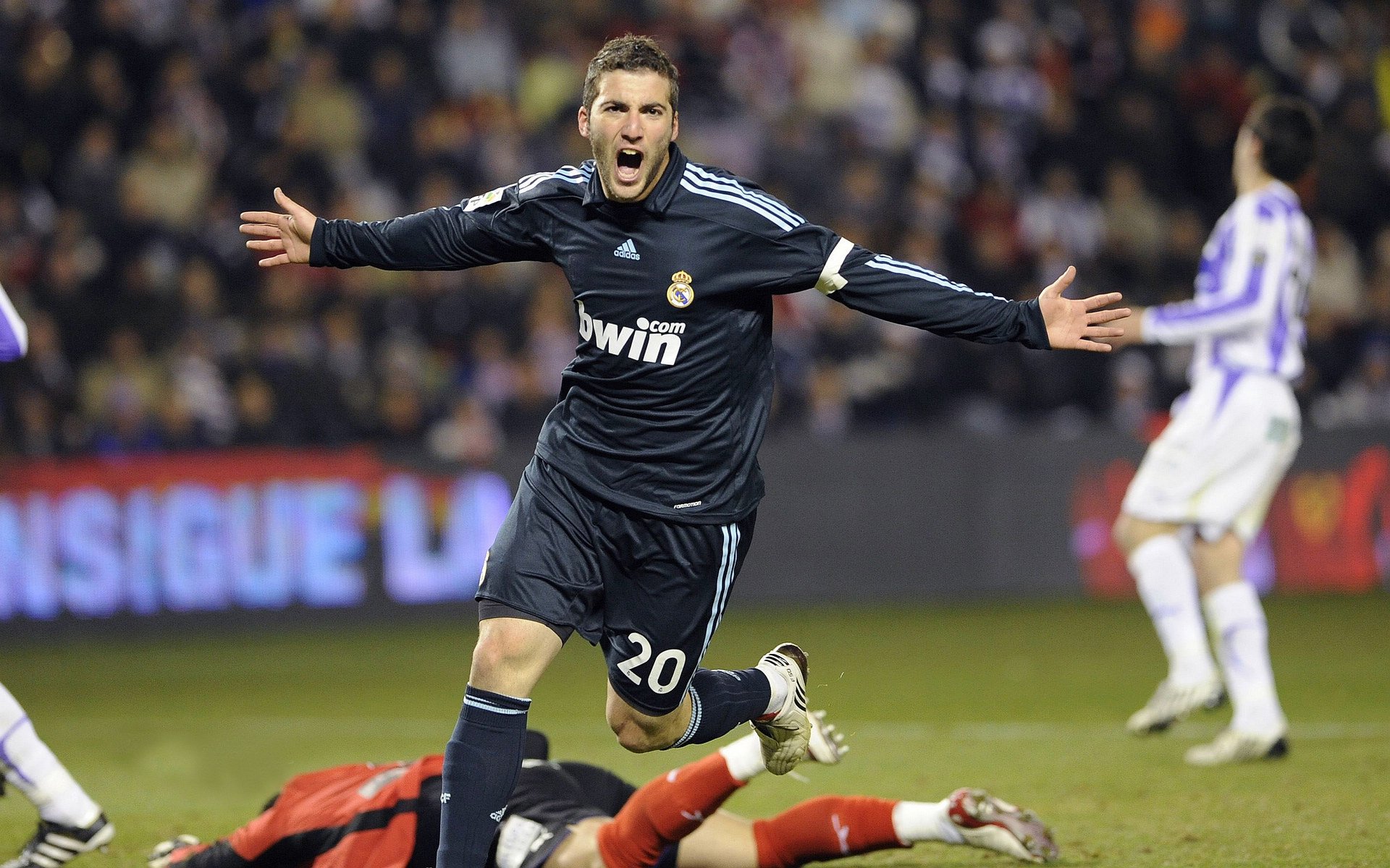 爱游戏平台-《【电竞衍生品】周边市场火热，限量皮肤引爆收藏热潮》，电竞周边 网站